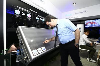 海爾廣交會展出世界首個無水箱太陽能熱水器，引領日用家電零售創新